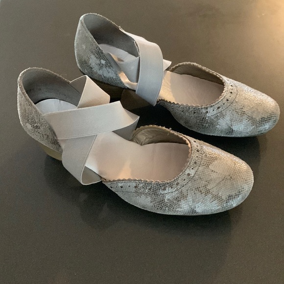 Silver dress shoes by Rieker. - Picture 1 of 3